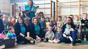 Ein unterhaltsames Programm für die Gäste hatten Kinder und Erzieherinnen der Kita Sankt Josef vorbereitet. Foto: Katja Weiger-Schick