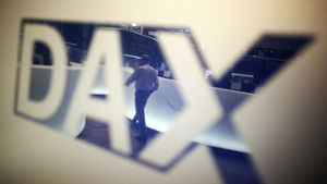 Börse in Frankfurt: Dax stabilisiert sich - Unsicherheit bleibt hoch
