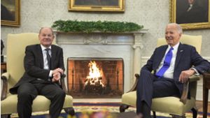 Bundeskanzler Olaf Scholz (links) und US-Präsident Joe Biden sind beide zweifellos demokratisch gewählt, aber nach ganz unterschiedlichen Systemen. Foto: dpa/Michael Kappeler